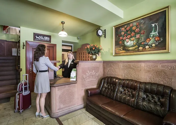 Pod Rozami 耶莱尼亚古拉