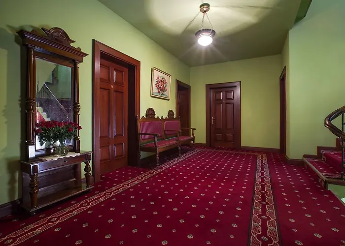 Pod Rozami 3* 耶莱尼亚古拉